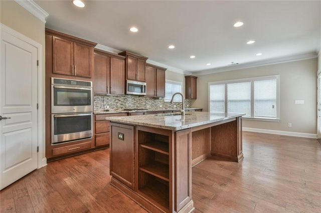 580 La Perla Drive, Sugar Hill, GA 30518