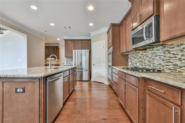 580 La Perla Drive, Sugar Hill, GA 30518
