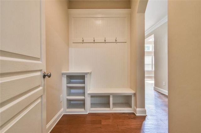 580 La Perla Drive, Sugar Hill, GA 30518