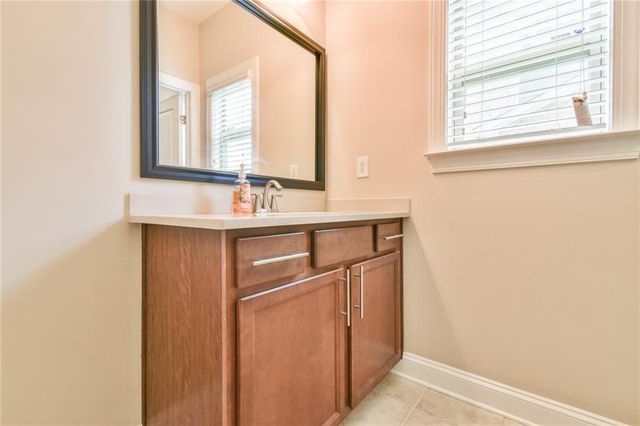 580 La Perla Drive, Sugar Hill, GA 30518