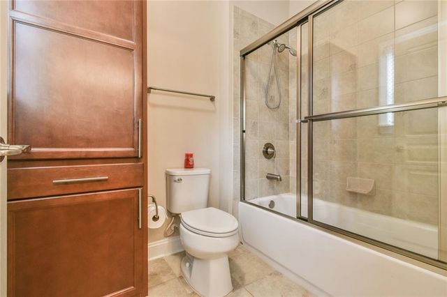 580 La Perla Drive, Sugar Hill, GA 30518