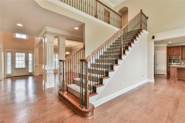 580 La Perla Drive, Sugar Hill, GA 30518