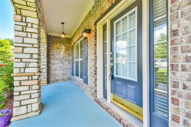 580 La Perla Drive, Sugar Hill, GA 30518