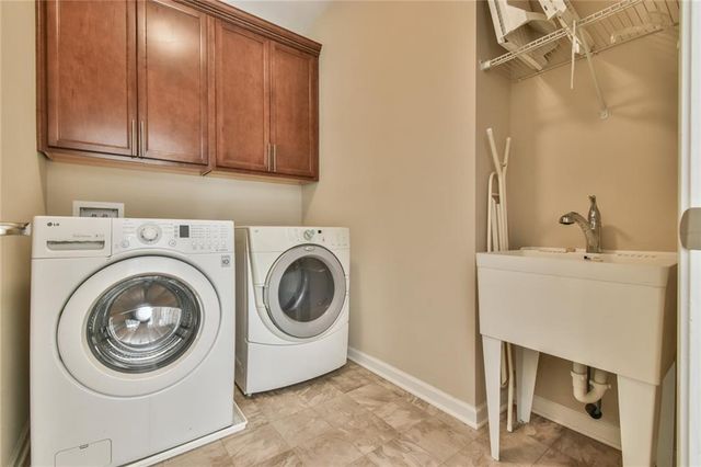 580 La Perla Drive, Sugar Hill, GA 30518