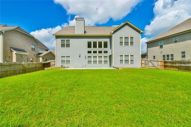 580 La Perla Drive, Sugar Hill, GA 30518