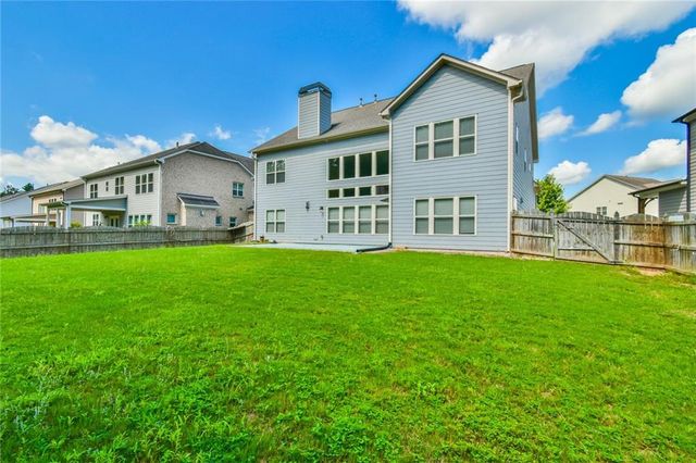 580 La Perla Drive, Sugar Hill, GA 30518