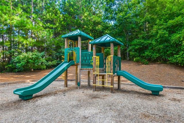 580 La Perla Drive, Sugar Hill, GA 30518