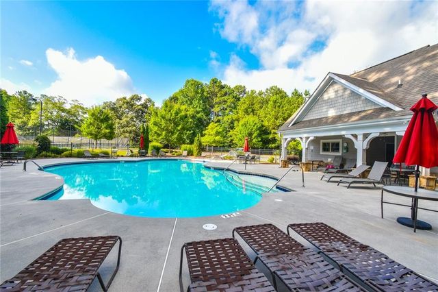 580 La Perla Drive, Sugar Hill, GA 30518