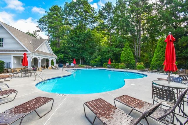 580 La Perla Drive, Sugar Hill, GA 30518