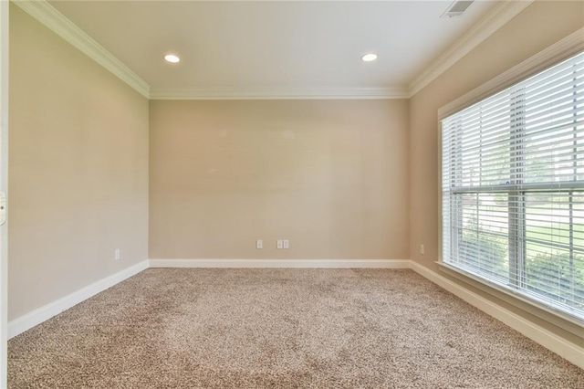 580 La Perla Drive, Sugar Hill, GA 30518
