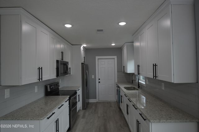 311 CHESTNUT Drive, Jacksonville, FL 32208