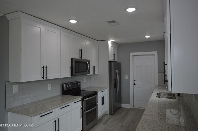 311 CHESTNUT Drive, Jacksonville, FL 32208