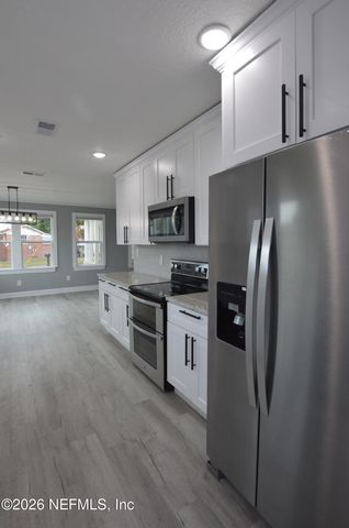 311 CHESTNUT Drive, Jacksonville, FL 32208