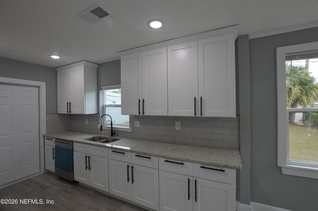 311 CHESTNUT Drive, Jacksonville, FL 32208