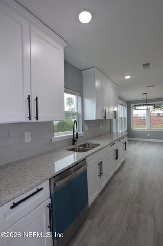 311 CHESTNUT Drive, Jacksonville, FL 32208