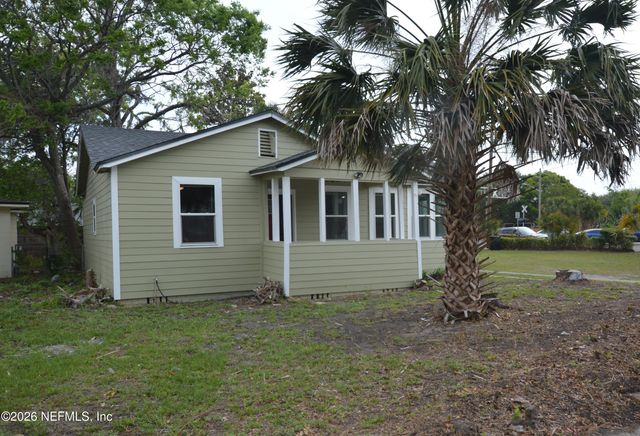 311 CHESTNUT Drive, Jacksonville, FL 32208