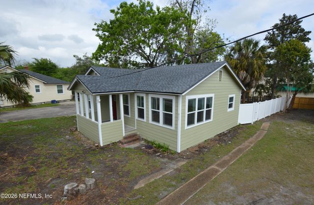 311 CHESTNUT Drive, Jacksonville, FL 32208