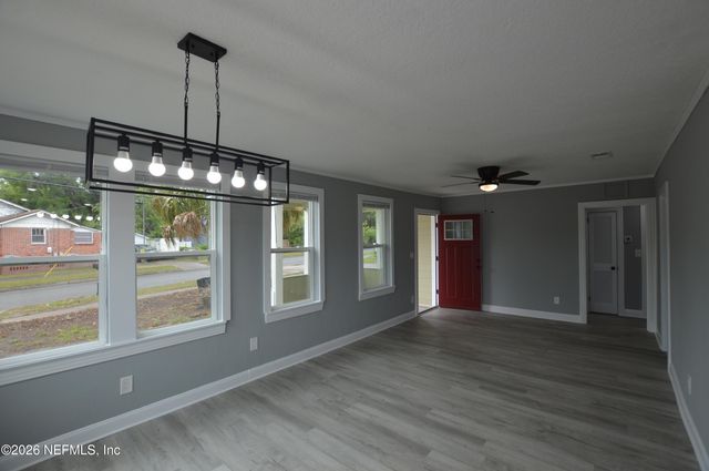 311 CHESTNUT Drive, Jacksonville, FL 32208