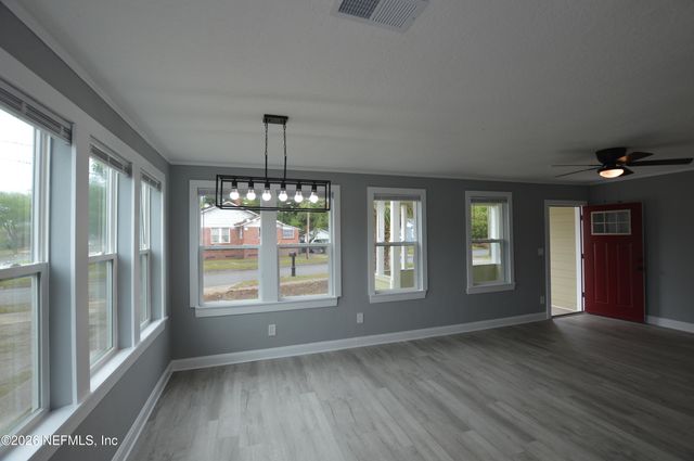 311 CHESTNUT Drive, Jacksonville, FL 32208