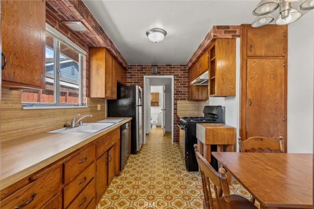 23050 Mobile Street, West Hills, CA 91307
