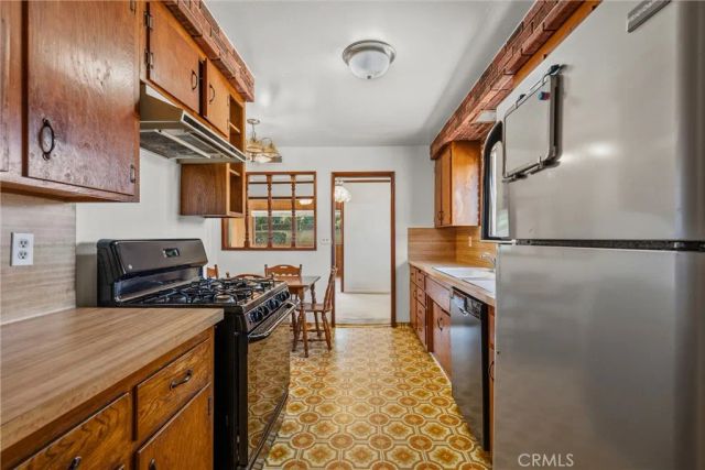 23050 Mobile Street, West Hills, CA 91307