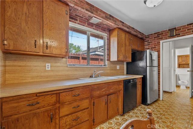 23050 Mobile Street, West Hills, CA 91307