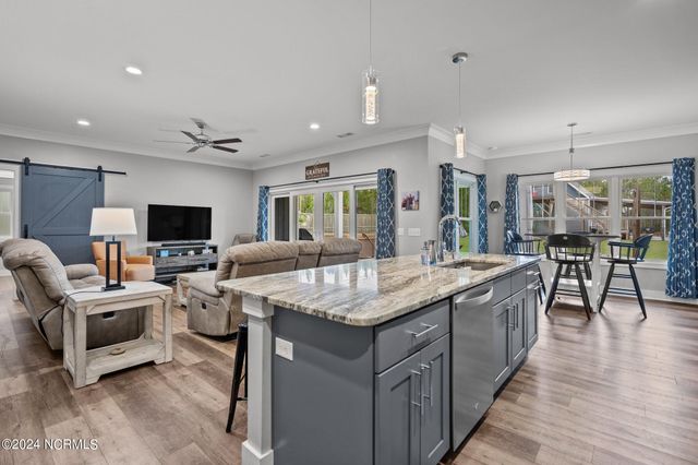 2463 Hoover Road, Hampstead, NC 28443
