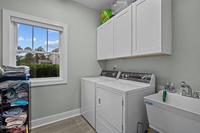 2463 Hoover Road, Hampstead, NC 28443