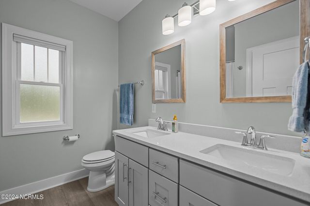 2463 Hoover Road, Hampstead, NC 28443