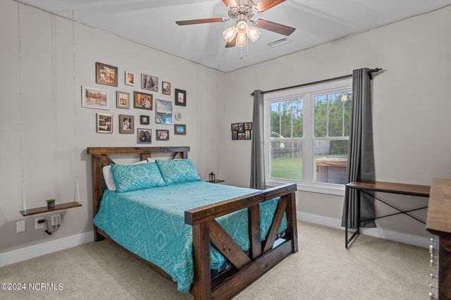 2463 Hoover Road, Hampstead, NC 28443