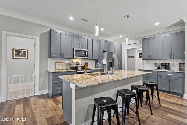 2463 Hoover Road, Hampstead, NC 28443