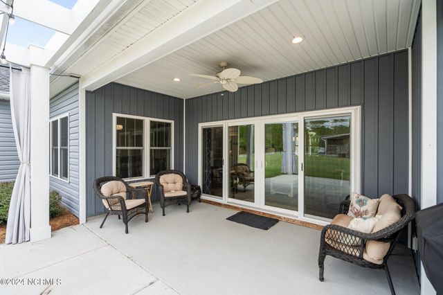 2463 Hoover Road, Hampstead, NC 28443