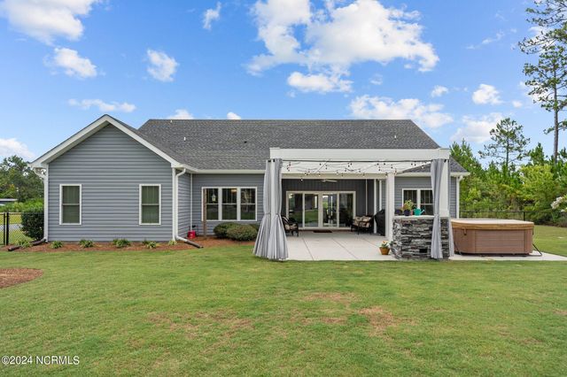 2463 Hoover Road, Hampstead, NC 28443