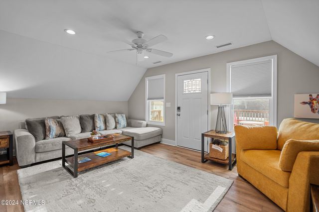 2463 Hoover Road, Hampstead, NC 28443