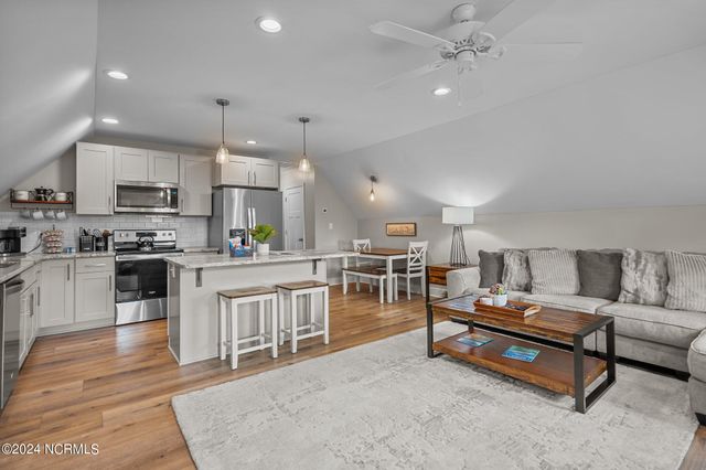 2463 Hoover Road, Hampstead, NC 28443