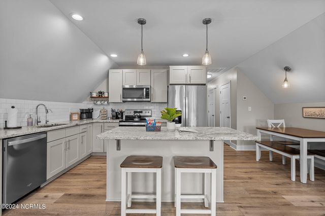 2463 Hoover Road, Hampstead, NC 28443