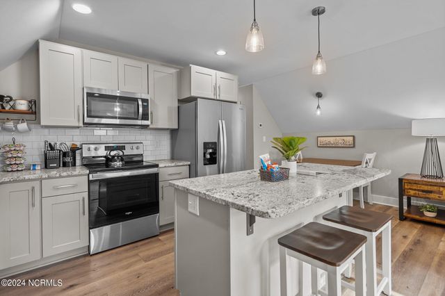 2463 Hoover Road, Hampstead, NC 28443