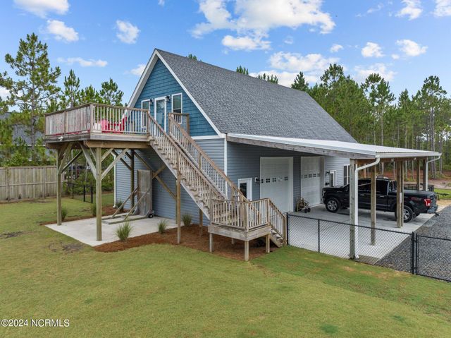 2463 Hoover Road, Hampstead, NC 28443