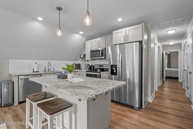 2463 Hoover Road, Hampstead, NC 28443