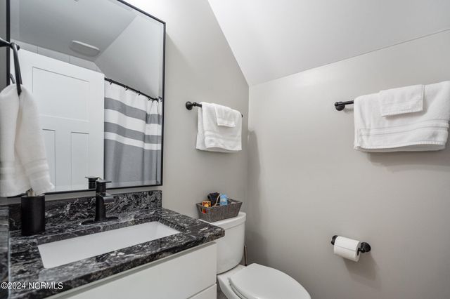 2463 Hoover Road, Hampstead, NC 28443