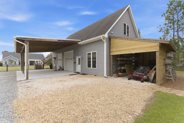 2463 Hoover Road, Hampstead, NC 28443