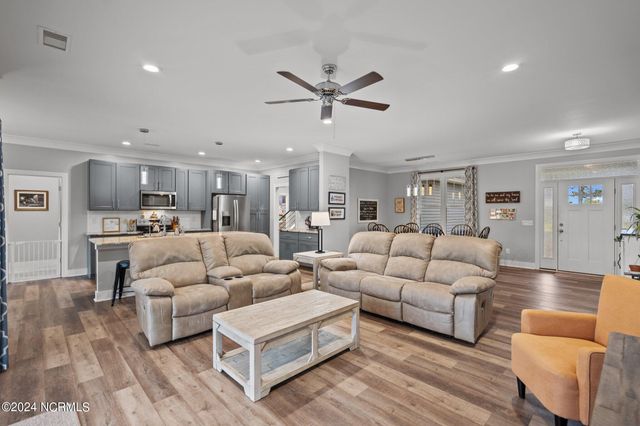 2463 Hoover Road, Hampstead, NC 28443