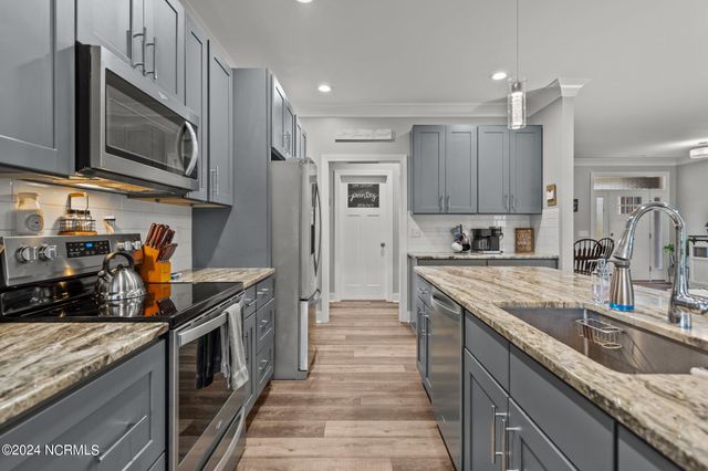 2463 Hoover Road, Hampstead, NC 28443