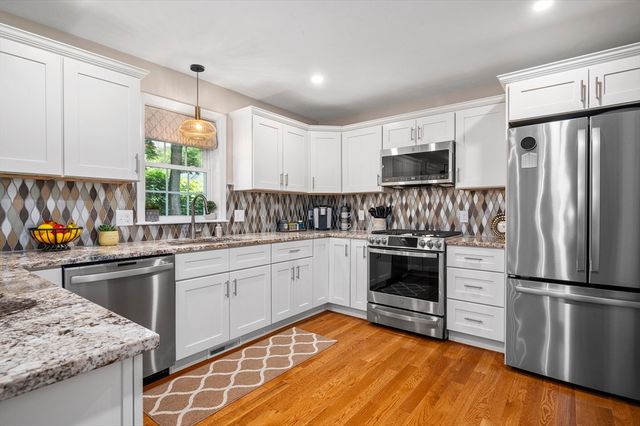 16 Farnum St, Uxbridge, MA 01569