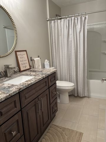 16 Farnum St, Uxbridge, MA 01569