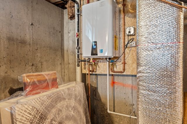 16 Farnum St, Uxbridge, MA 01569