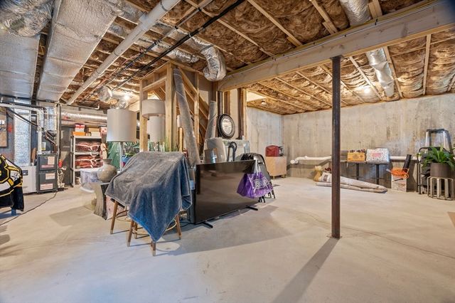 16 Farnum St, Uxbridge, MA 01569