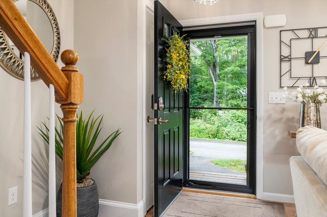 16 Farnum St, Uxbridge, MA 01569