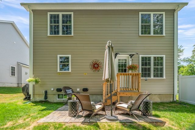 16 Farnum St, Uxbridge, MA 01569