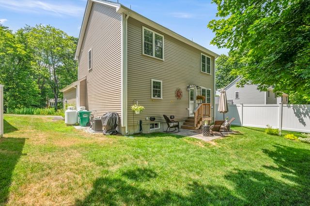 16 Farnum St, Uxbridge, MA 01569